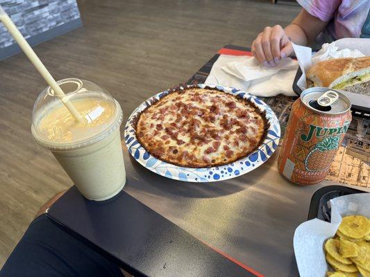 Cuban ham pizza, mango smoothie, Jupiña, pork sandwich