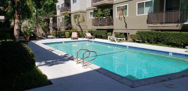 Enjoy the California Sunshine Pool Side!