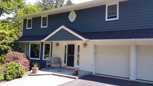 Eastsiders installed Midnight Blue Alside Pelican Bay shake on Hauppauge home