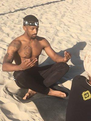 19 Keys during his first Boxing On The Beach Session. We like to prepare the mind before the body!