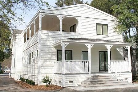 Auberge Sonoma (view of back)