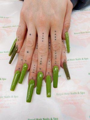 Extra long coffin nails, straight look Shamrock green with a pop of olive green on her pinky to elevated the look. -done by Evelyn-