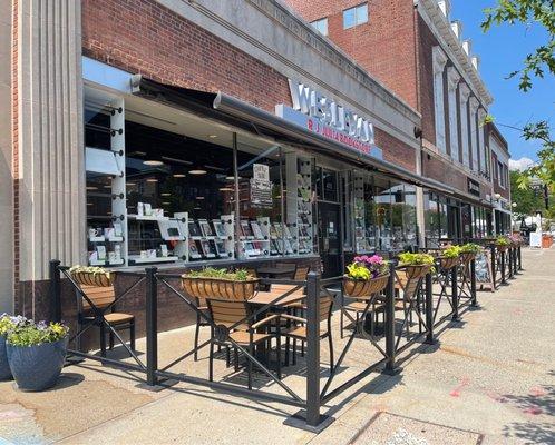 Frontage and outdoor seating