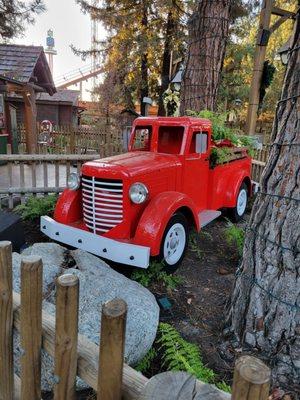 Cool old red truck - 12/7/22