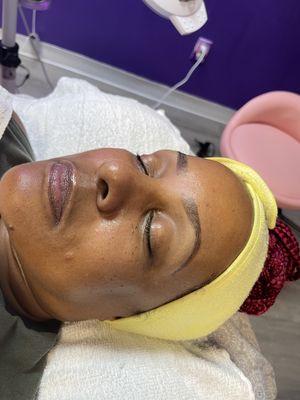 Deluxe facial + Brow wax X Tint