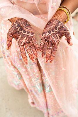 Bridal mehndi by Tejal, photo by Tali Burkett at SisterBStudios