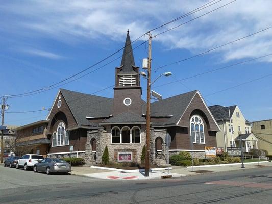 United Reformed Church is one block away from Main Avenue in Clifton