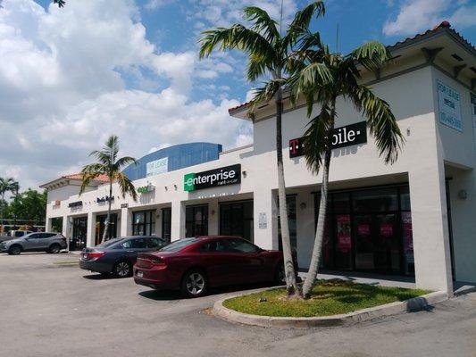 33521 S Dixie Hwy Fl. City, Florida 
 1,500 sq ft available $3,000 plus CAM monthly
 Shadow Anchor Walmart