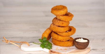 Perfectly crisp onion rings served with dipping sauce of your choice.