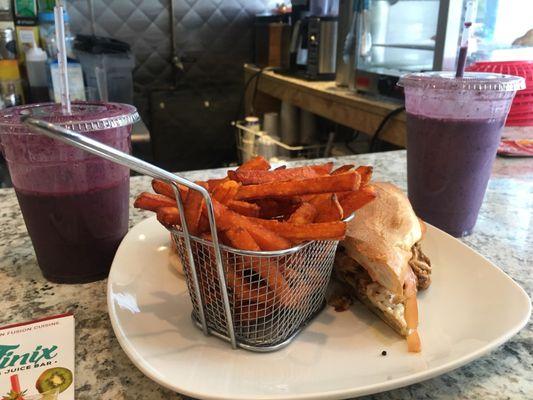 Chicken pesto again with The Berry Blend Smoothie and The Workout smoothie