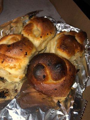 No garlic on the 3 Garlic Knots (I got 6 of them)