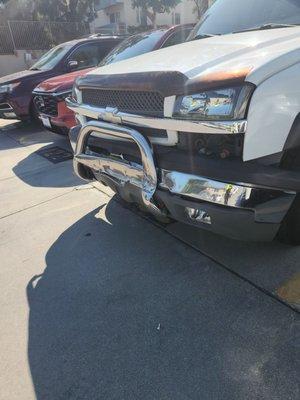 Came in with my 2004 Chevy avalanche front grill & bumper bent