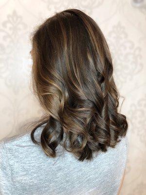 Warm highlights on this chocolatey brunette