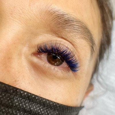 Hybrid Lash Set w/ a mix of Blue Lashes