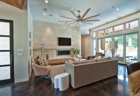 Beautiful ceiling fan in combination with recessed lights set up on separate controls