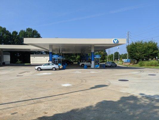 Outside the gas station. There are 16 pumps at this Valero in Johns Creek.