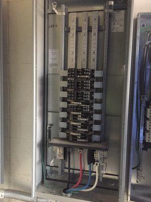 200 A 120 V distribution panel