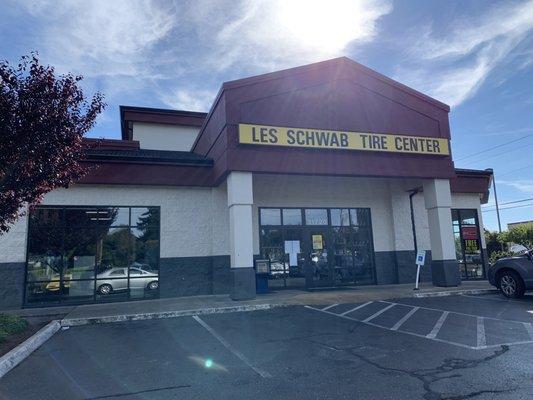 Les Schwab Tire Center