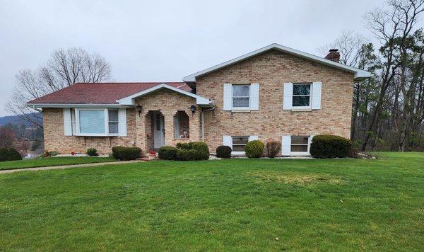 $319,000-375 Debbie Dr, Indiana, PA 15701-3 Bed, 2.5 Baths