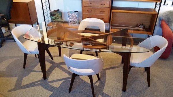 Mid-Century Modern Dining Room Table & Chairs By Adrian Pearsall