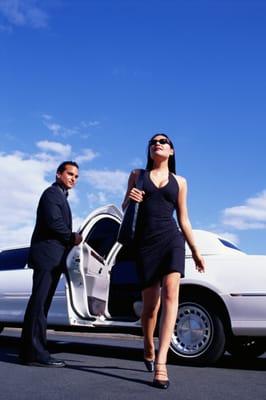 Limos Pasadena.  Dependable and luxurious airport shuttle service to LAX, Burbank Airport and all other Southland Airports.