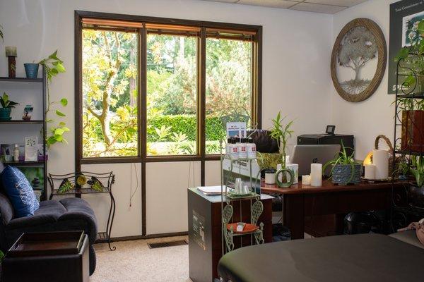 Located in a serene clinic in Lynnwood, WA