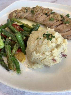 Garlic grill chicken served with garlic mashed potatoes and green bean