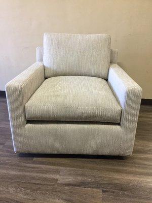 Low profile swivel club chair