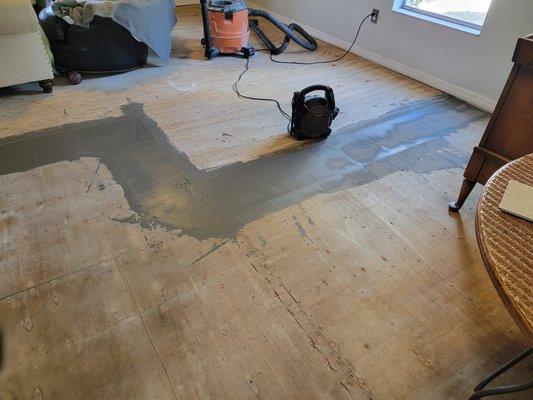 This is preparing the floor before installation