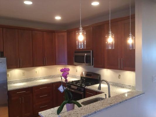 Tuscany Shaker Cabinet with Dulles White Granite Counter Top