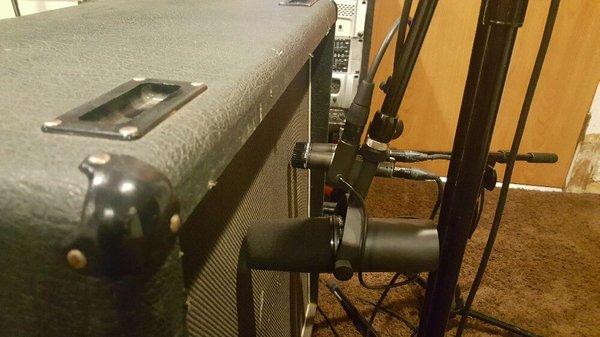 Electric guitar mic setup.