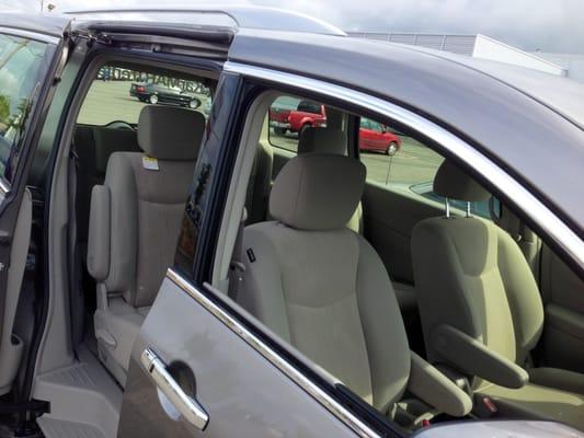 2013 Nissan Quest van 7 Passenger seating