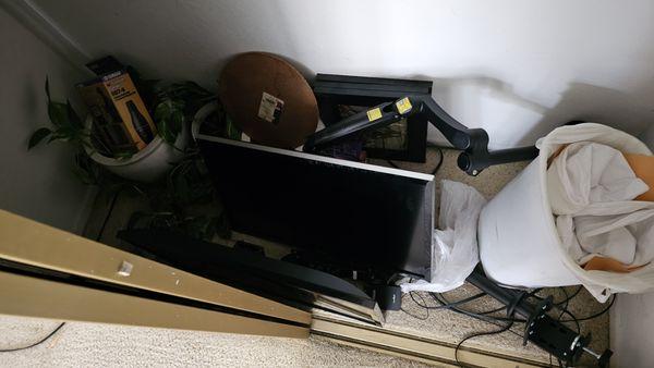 28-Inch Samsung 4K monitor tossed into the closet.  The screen and frame were scratched.  Box tossed on top of another old plant.