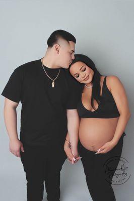 Maternity Session Couples Photo Mommy and Daddy