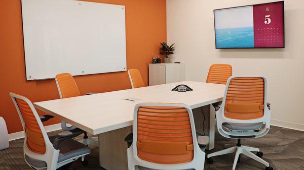 Meeting room for 6. Perfect for collaborations, small huddle meetings, title signings, and mediations.