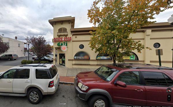 Convenient Store serving Hot & Cold Sandwiches with Lotto Service