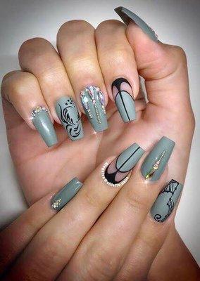 Queen nails