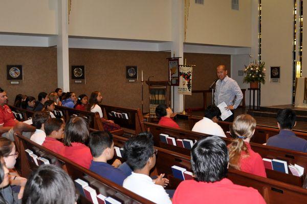 Ferdinand hosting a Foreign Currency "Quiz Show" for students as part of a Leftovercash for Good fundraising campaign in Upland, CA.