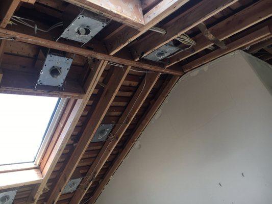 Janssen's work: note ridge beam consisting on two 2x8 boards glued together. Unsafe and illegal!!