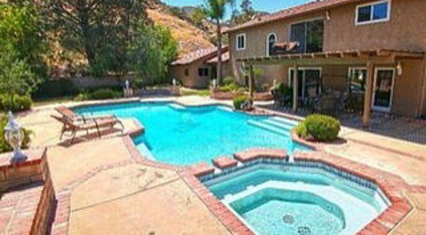 Home in the heart of Santa Clarita. 3 Bed, 3 Bath, & a backyard with a pool! Loan closed by yours truly.