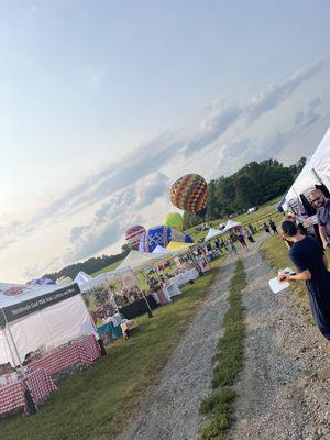 Pop up stands  Vendors  Food trucks  Hot air balloons  Live stage