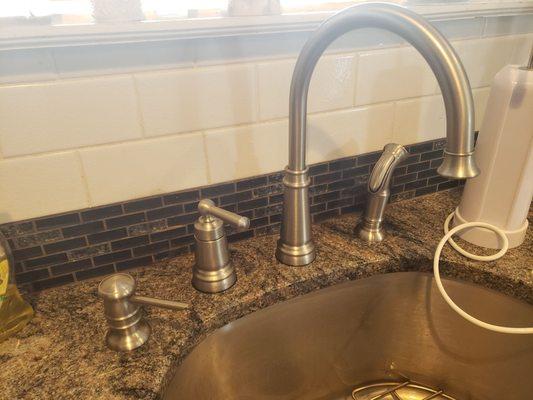 Kitchen faucet