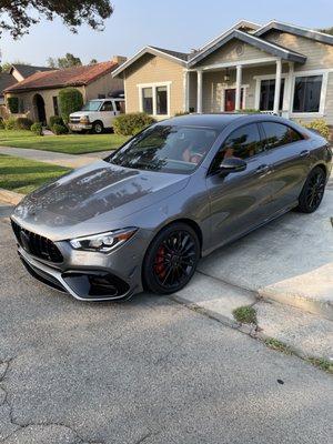 Blacked out rims with painted red calipers.