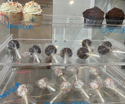 cakepops & cupcakes