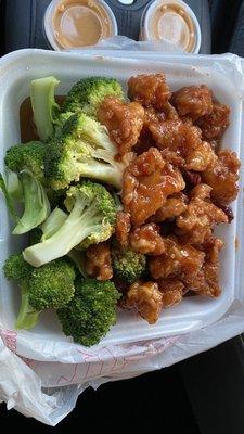 General Tso chicken with broccoli