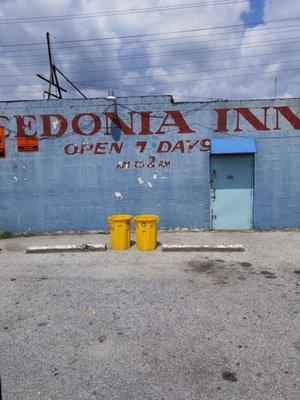 The front door of cedonia inn