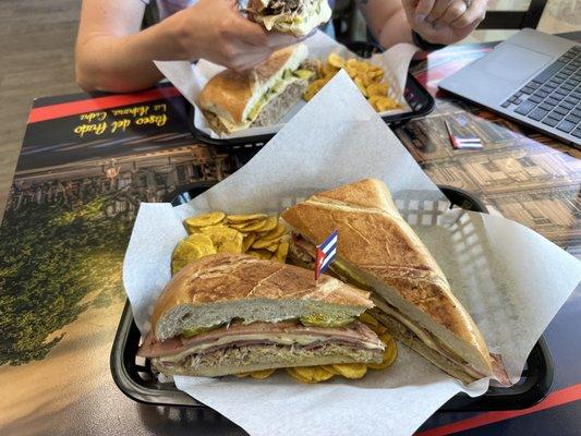 Cuban sándwich and pork sandwich (background)