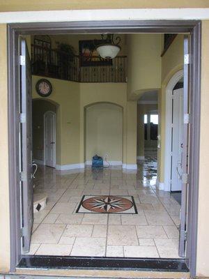 Entry / Foyer - Corona