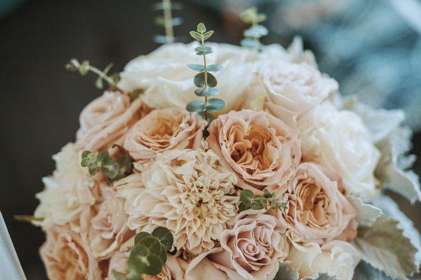 I was OVER THE MOON with these beautiful flowers. I made this bouquet myself, and I couldn't be happier with the end result.