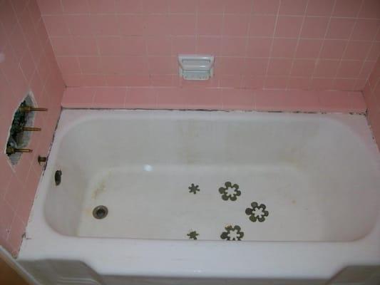 Porcelain tub & Tile Enclosure (before)